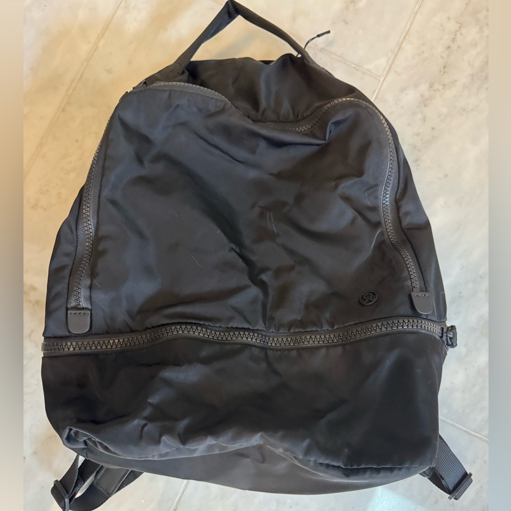 Lululemon city adventure back pack